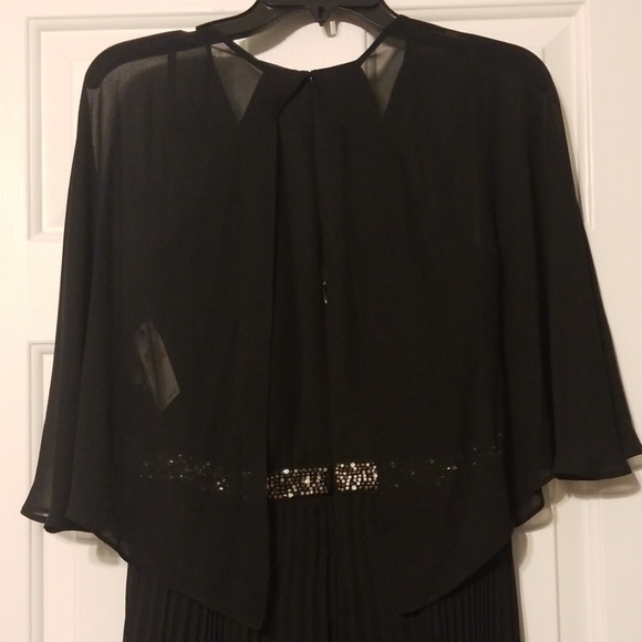 𝅺Laundry by Shelli Segal Women's Black V Neck Cape Sleeve Chiffon Evening Gown - Picture 5 of 11